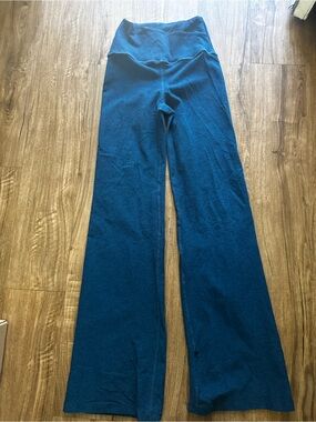 Beyond yoga blue high waist flare leggings size S